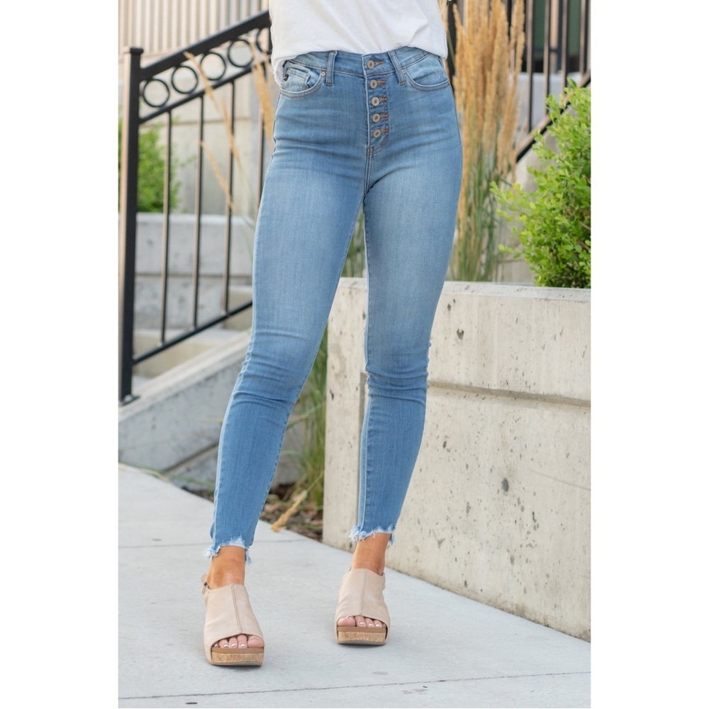 Kancan Frederick Estilo Light Wash Exposed Button Fly Raw Hem Skinny Jeans
